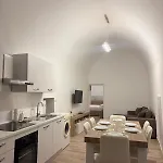 Vicolo Lungo Nyaraló *
