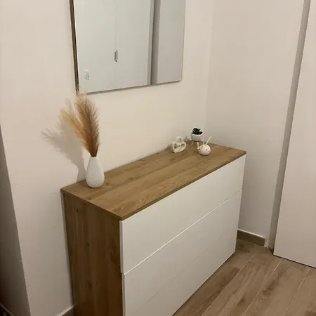 Vicolo Lungo Nyaraló *