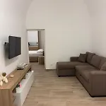 Vicolo Lungo *